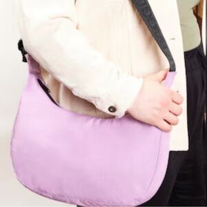 baggu crescent bag lavendar medium